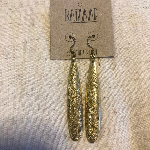 Brass Gold Etched Floral Dangling Earrings New - Picture 3 of 3